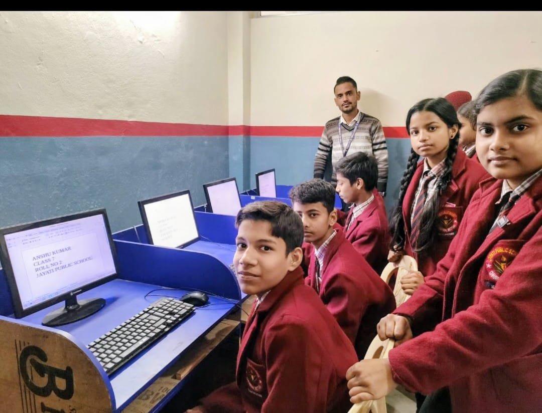 Students working on computers in lab